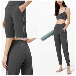 Lululemon Align Pinstripe marble detail joggers with front pockets size 4
